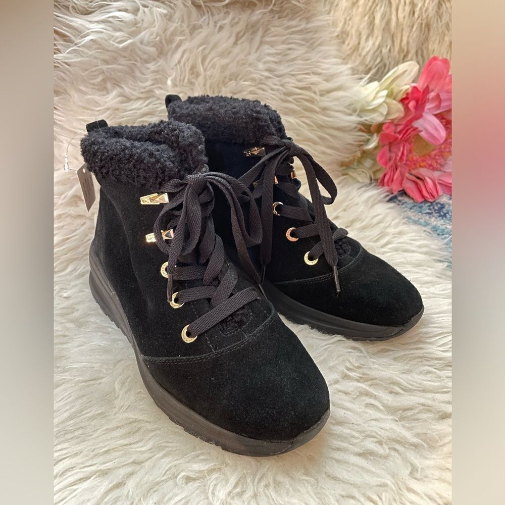 NWT Taryn Rose Black Suede Faux Fur Lined Wedge Booties 8